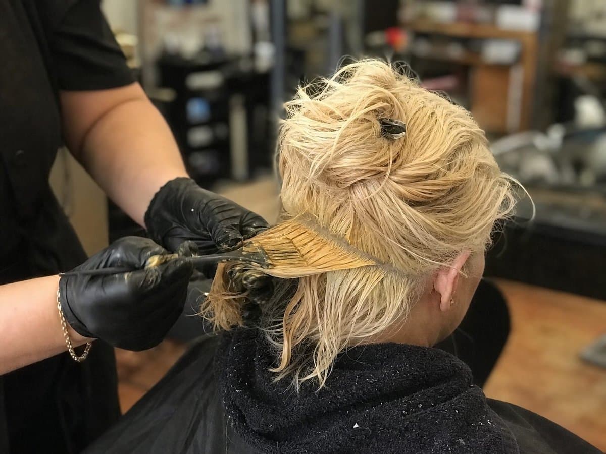 Hair Colour for Hairdressers: Tonal Levels, Underlying Pigment and Colour Correction