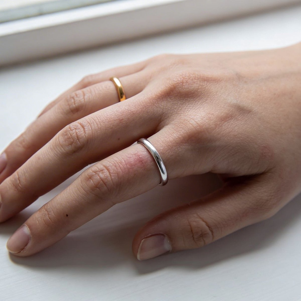 Gold vs silver test: gold and silver jewellery placed side by side on the skin to determine undertone
